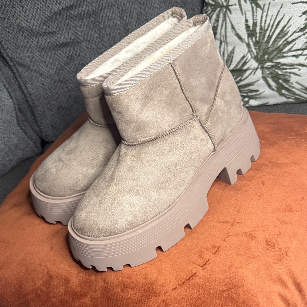 TOP Moda Women's Beige Chunky Winter Boots